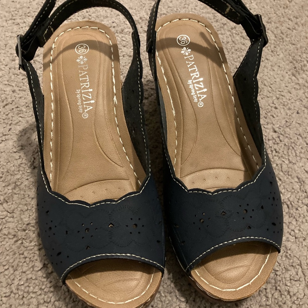 NWOT Patrizia Women's Navy Sandals